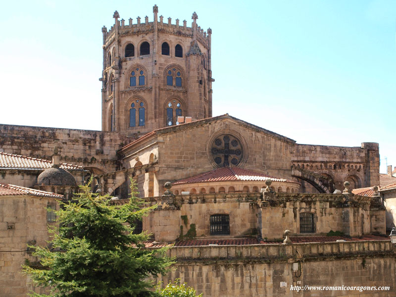 PÓRTICO DEL PARAISO. APOSTOLARIO